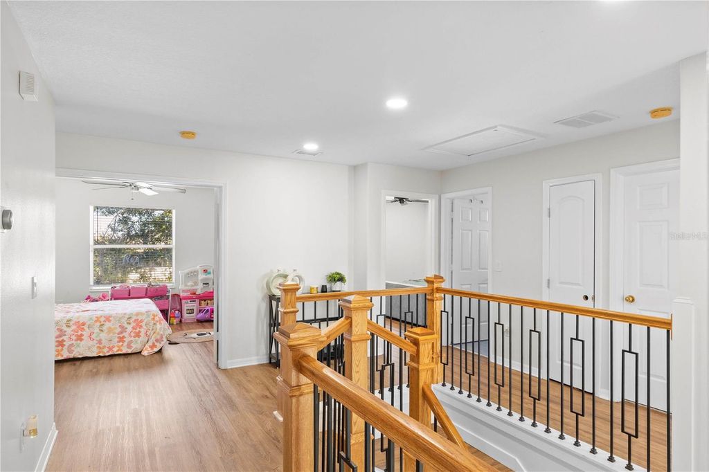 Image 17 of property listing at 31339 GLENDALOUGH WAY, Wesley Chapel, FL 33545