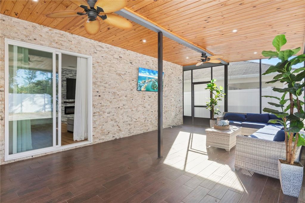 Image 31 of property listing at 31339 GLENDALOUGH WAY, Wesley Chapel, FL 33545