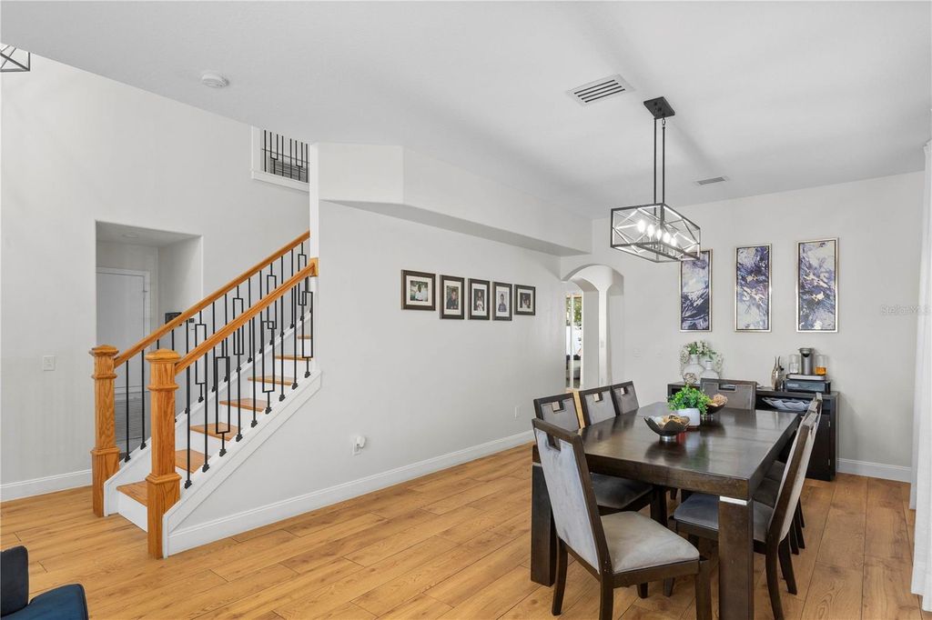 Image 9 of property listing at 31339 GLENDALOUGH WAY, Wesley Chapel, FL 33545