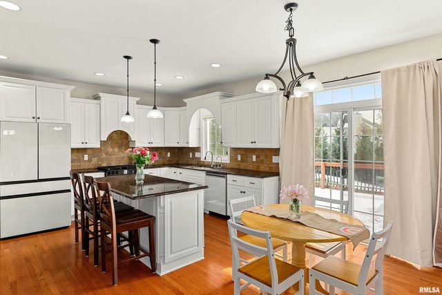 5900 W EAGLECREEK Drive, Peoria, IL 61615