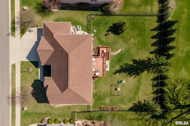 5900 W EAGLECREEK Drive, Peoria, IL 61615