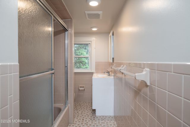 35 W Westside Avenue, Red Bank, NJ 07701