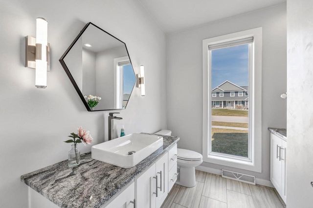 1015 NUTMEG DRIVE, De Pere, WI 54115