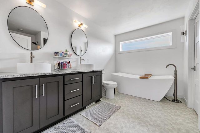 1015 NUTMEG DRIVE, De Pere, WI 54115