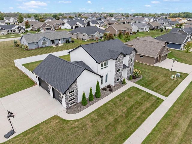 1015 NUTMEG DRIVE, De Pere, WI 54115