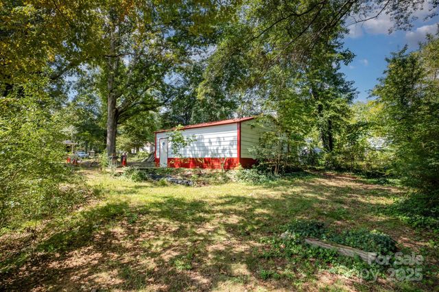 1345 28th Street SW, Hickory, NC 28602