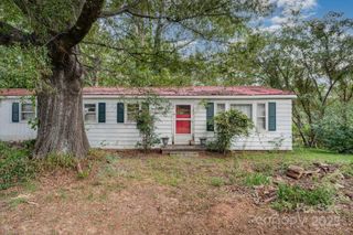 1345 28th Street SW, Hickory, NC 28602