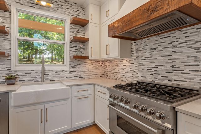 7865 Barnhill Rd, Primm Springs, TN 38476