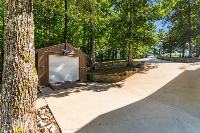 7865 Barnhill Rd, Primm Springs, TN 38476