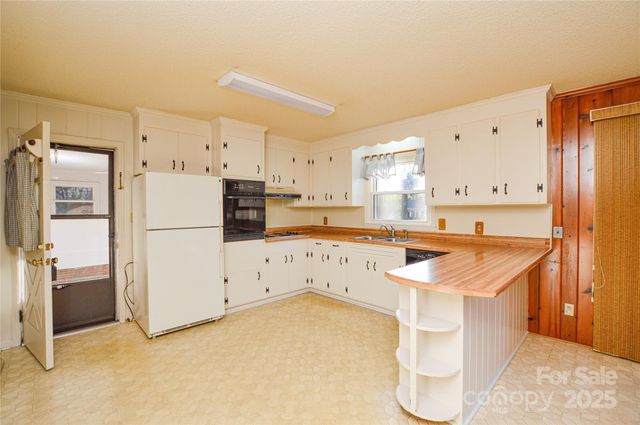 1220 Regehr Avenue, Charlotte, NC 28214