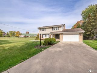 17 Lakeridge Drive, Adrian, MI 49221