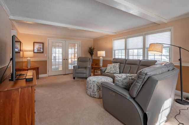 8 Collier Court, Nashua, NH 03062