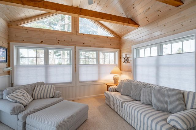 8 Collier Court, Nashua, NH 03062