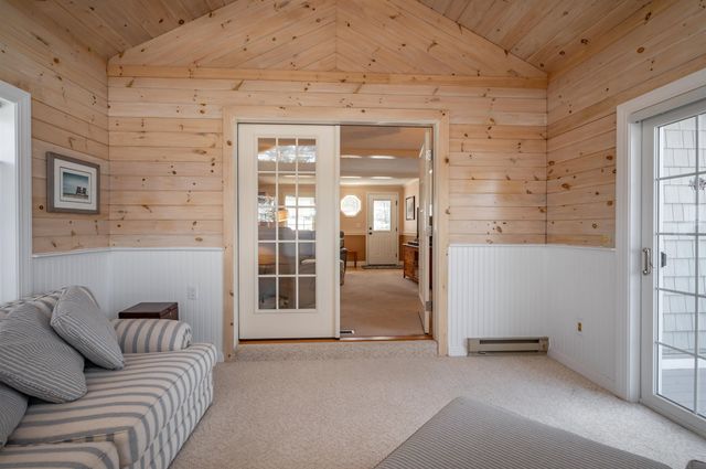 8 Collier Court, Nashua, NH 03062