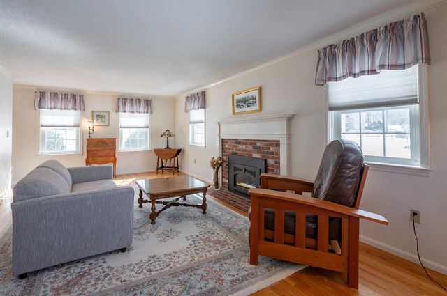 8 Collier Court, Nashua, NH 03062