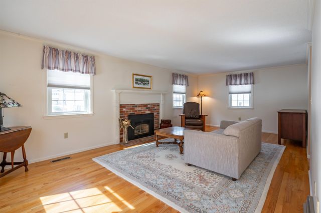 8 Collier Court, Nashua, NH 03062