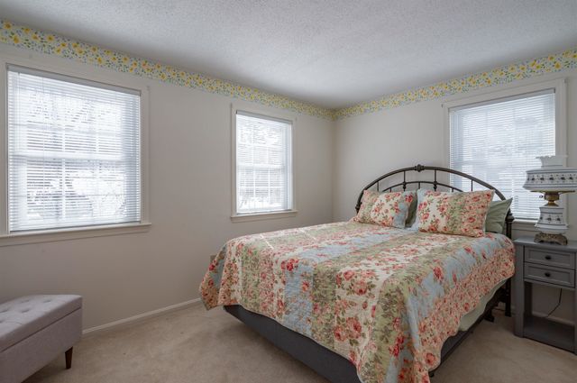 8 Collier Court, Nashua, NH 03062