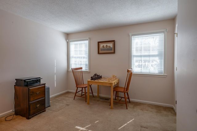 8 Collier Court, Nashua, NH 03062