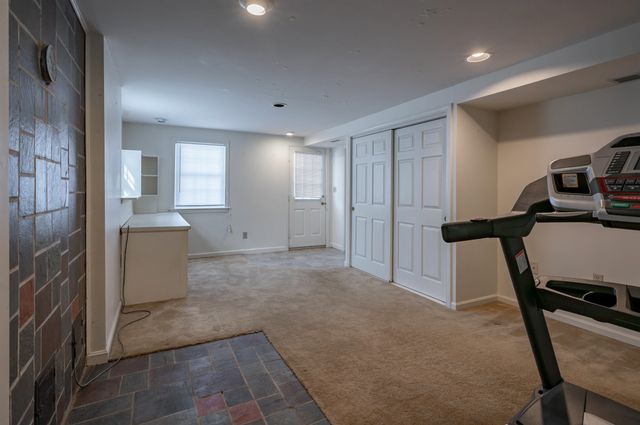 8 Collier Court, Nashua, NH 03062