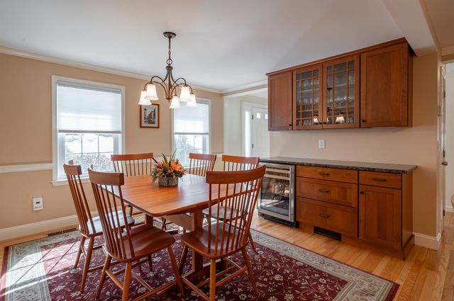 8 Collier Court, Nashua, NH 03062