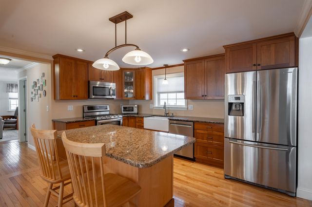 8 Collier Court, Nashua, NH 03062