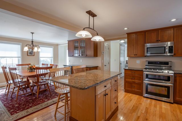 8 Collier Court, Nashua, NH 03062