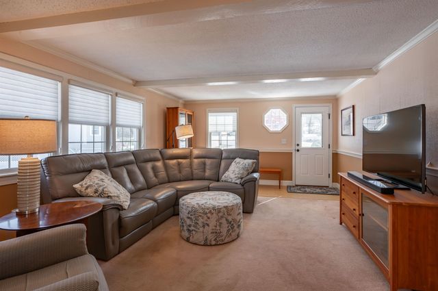 8 Collier Court, Nashua, NH 03062