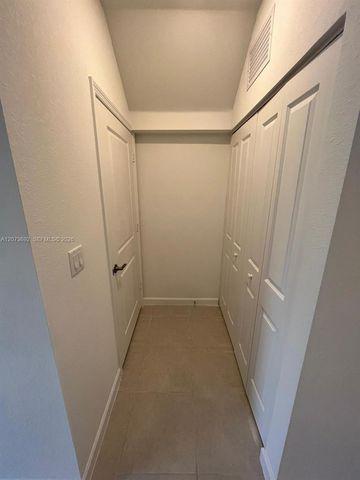 24480 SW 119th Place 24480, Homestead, FL 33032