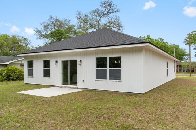 8425 Tippin Avenue, Pensacola, FL 32514