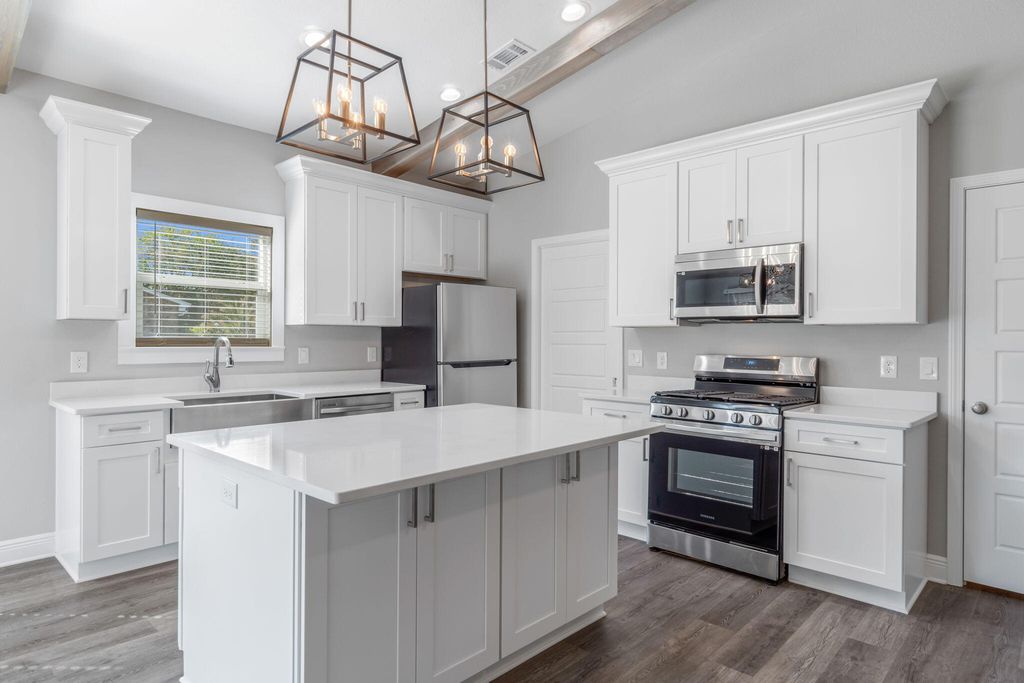 8425 Tippin Avenue, Pensacola, FL 32514