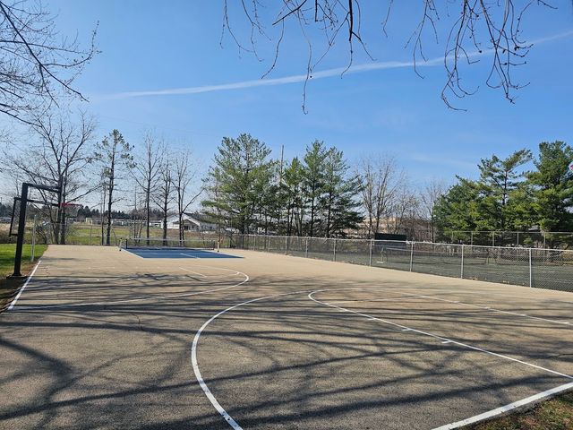 2203 Oakwood Avenue, Bloomington, IL 61704