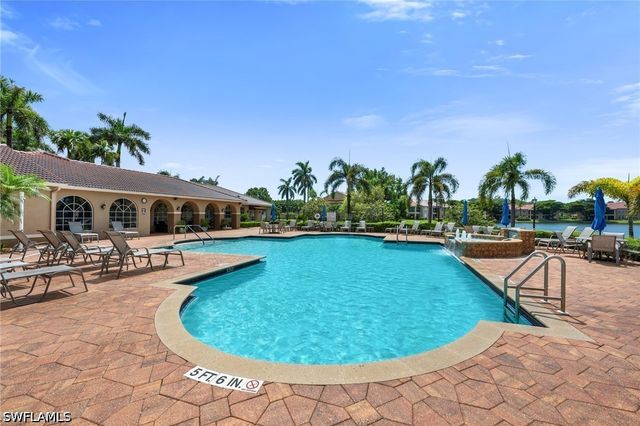 6735 Huntington Lakes CIR 102, Naples, FL 34119