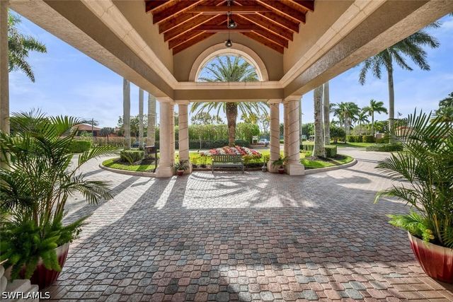6735 Huntington Lakes CIR 102, Naples, FL 34119