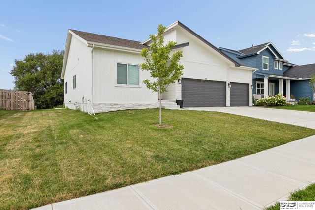 8008 S 200 Street, Gretna, NE 68028