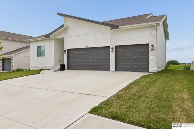 8008 S 200 Street, Gretna, NE 68028