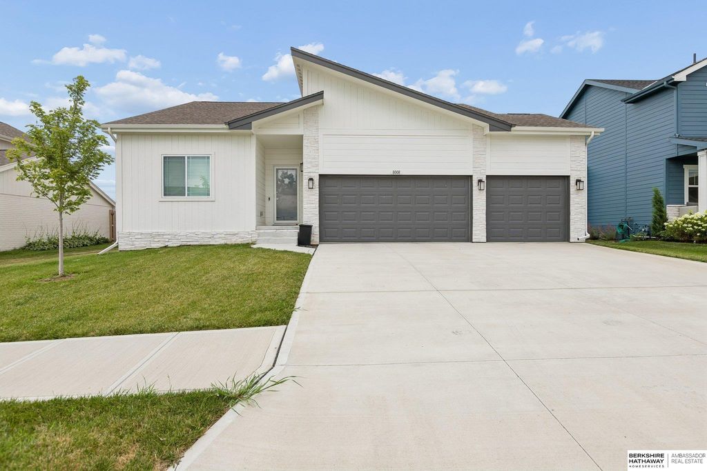 8008 S 200 Street, Gretna, NE 68028