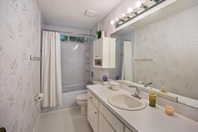 806 Linda Drive, Mary Esther, FL 32569
