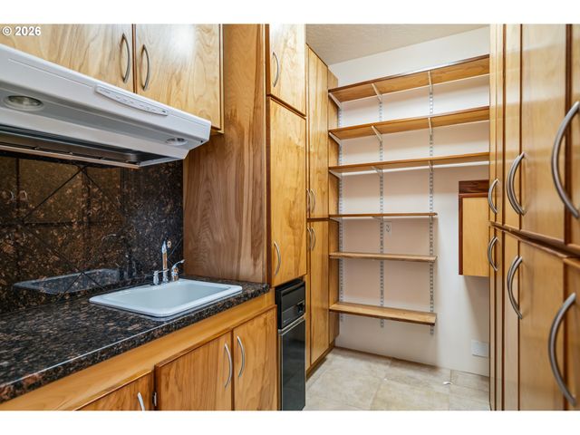 1038 MARINA HEIGHTS Rd, Brookings, OR 97415