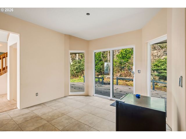 1038 MARINA HEIGHTS Rd, Brookings, OR 97415