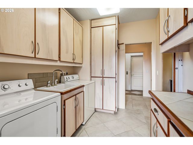 1038 MARINA HEIGHTS Rd, Brookings, OR 97415