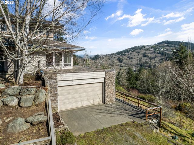 1038 MARINA HEIGHTS Rd, Brookings, OR 97415