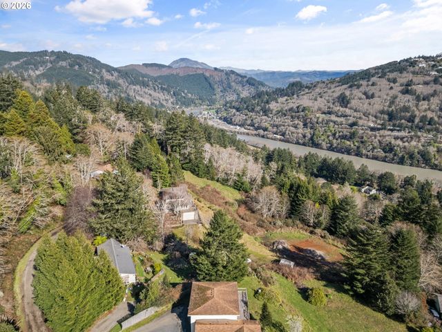1038 MARINA HEIGHTS Rd, Brookings, OR 97415