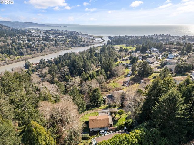 1038 MARINA HEIGHTS Rd, Brookings, OR 97415