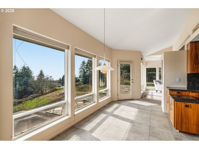 1038 MARINA HEIGHTS Rd, Brookings, OR 97415