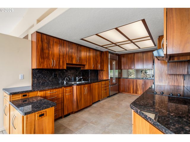 1038 MARINA HEIGHTS Rd, Brookings, OR 97415