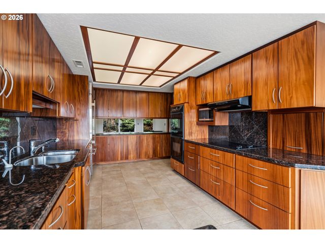 1038 MARINA HEIGHTS Rd, Brookings, OR 97415