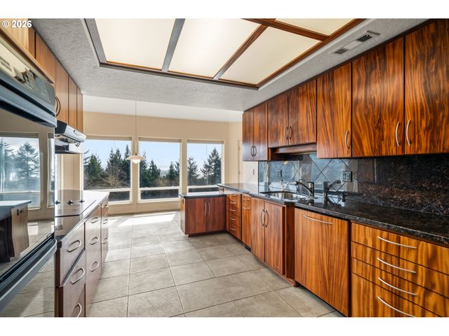 1038 MARINA HEIGHTS Rd, Brookings, OR 97415