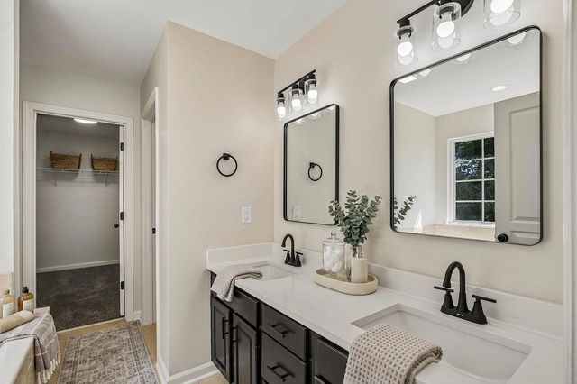 101 Fieldcrest Ct, Hendersonville, TN 37075