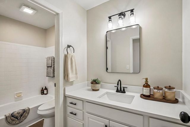 101 Fieldcrest Ct, Hendersonville, TN 37075