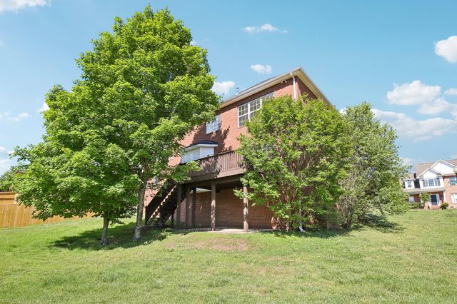 101 Fieldcrest Ct, Hendersonville, TN 37075